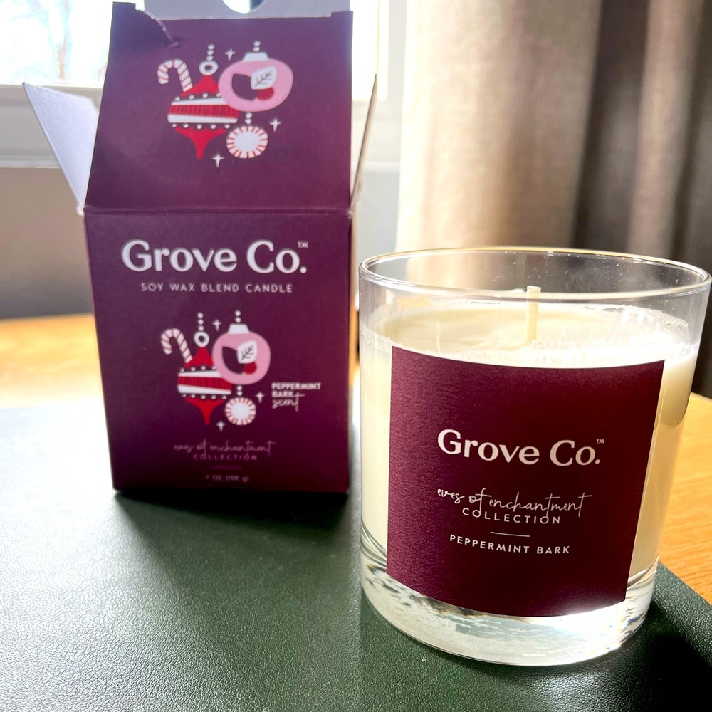 NWT Grove Co Eves of Enchantment Peppermint Bark 7 oz Soy blend candle